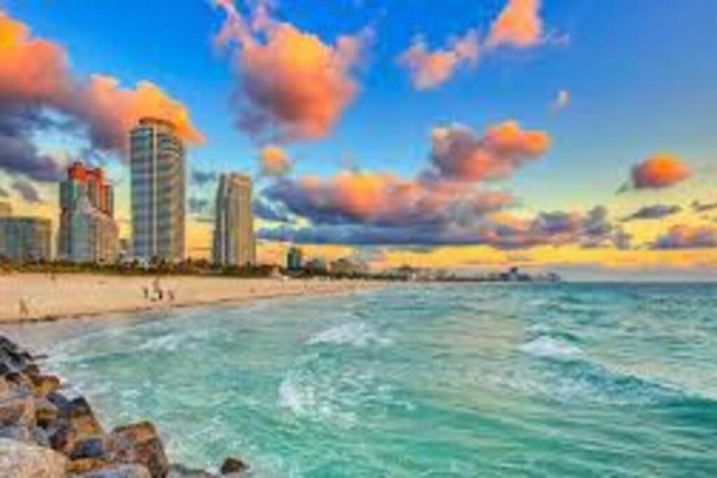 Apartment Right On The Beach! Miami Beach Dış mekan fotoğraf